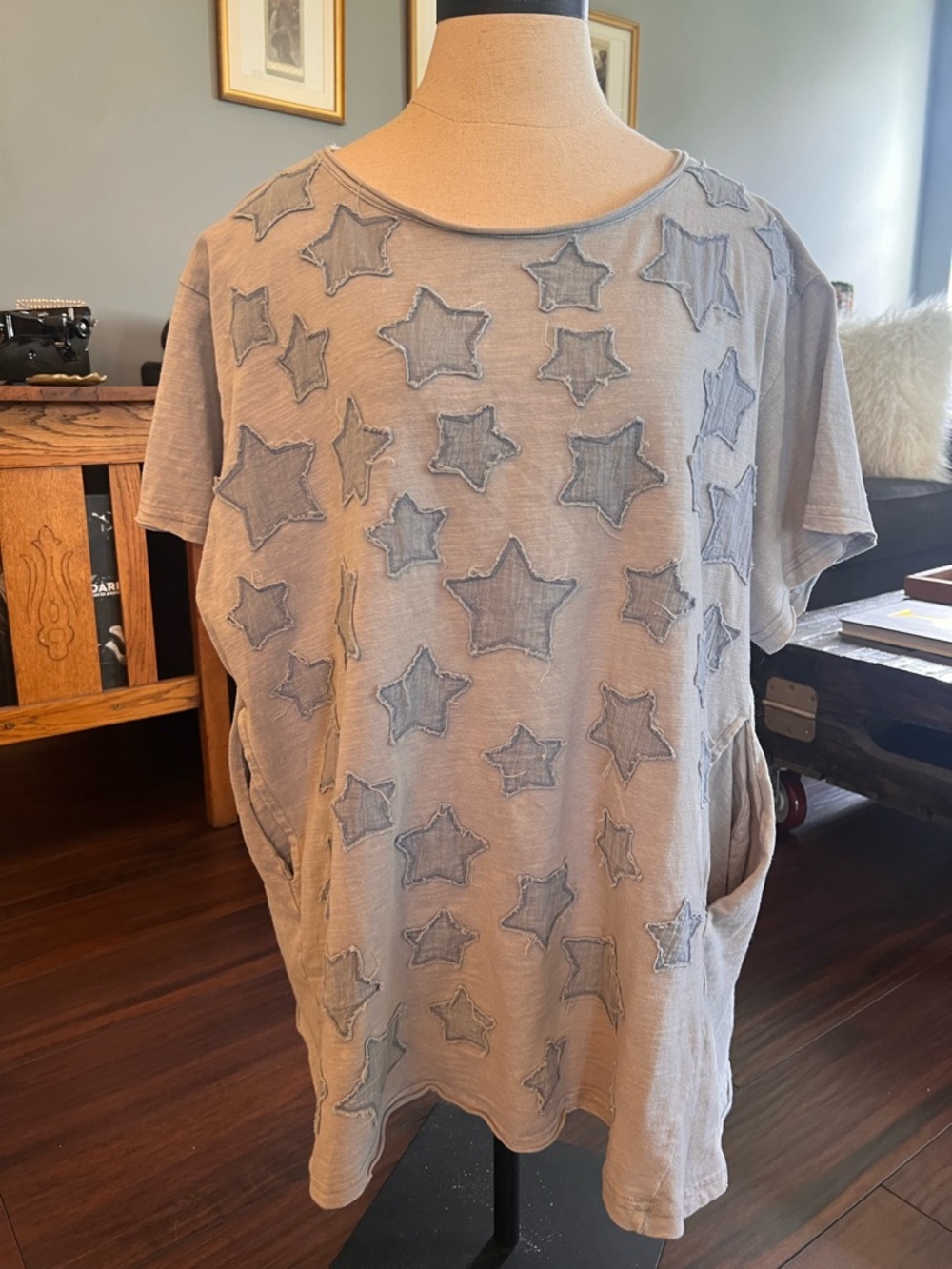 Blue Velvet soft cotton oversized star T-shirt/tunic, has pockets! NWT. XL.